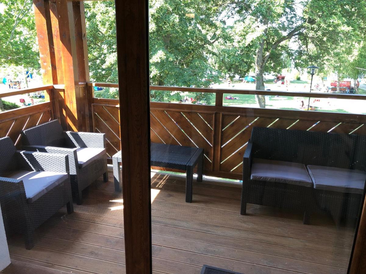 الشقق الفندقية Balatonfůzfőفي  Beachfront Studio Apartman المظهر الخارجي الصورة