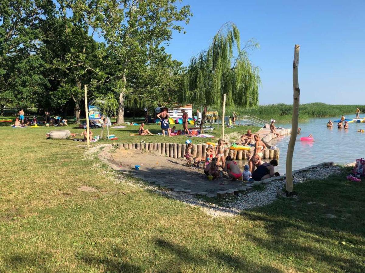 الشقق الفندقية Balatonfůzfőفي  Beachfront Studio Apartman المظهر الخارجي الصورة